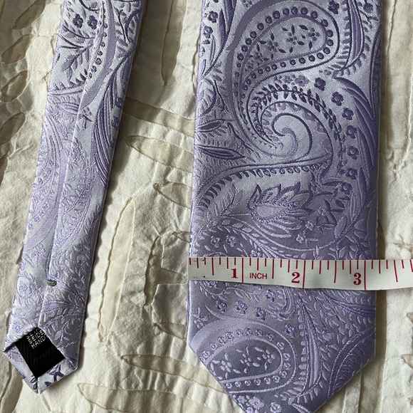 Elegant Lavender Purple Paisley Tie - Picture 2 of 3